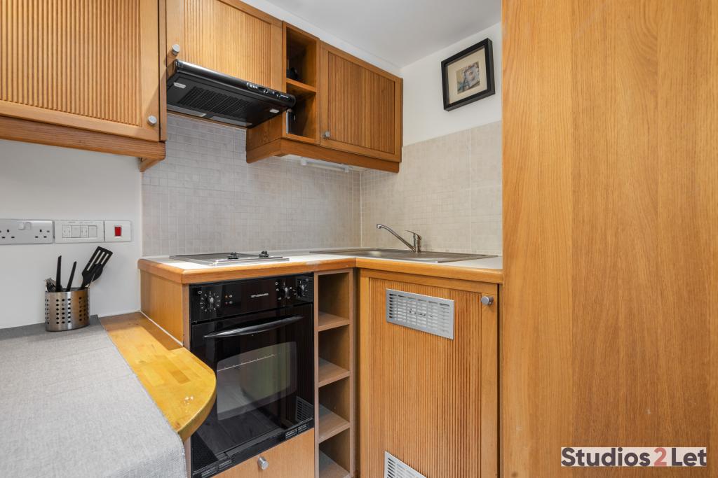 Flat Fairholme Road in Greater London
