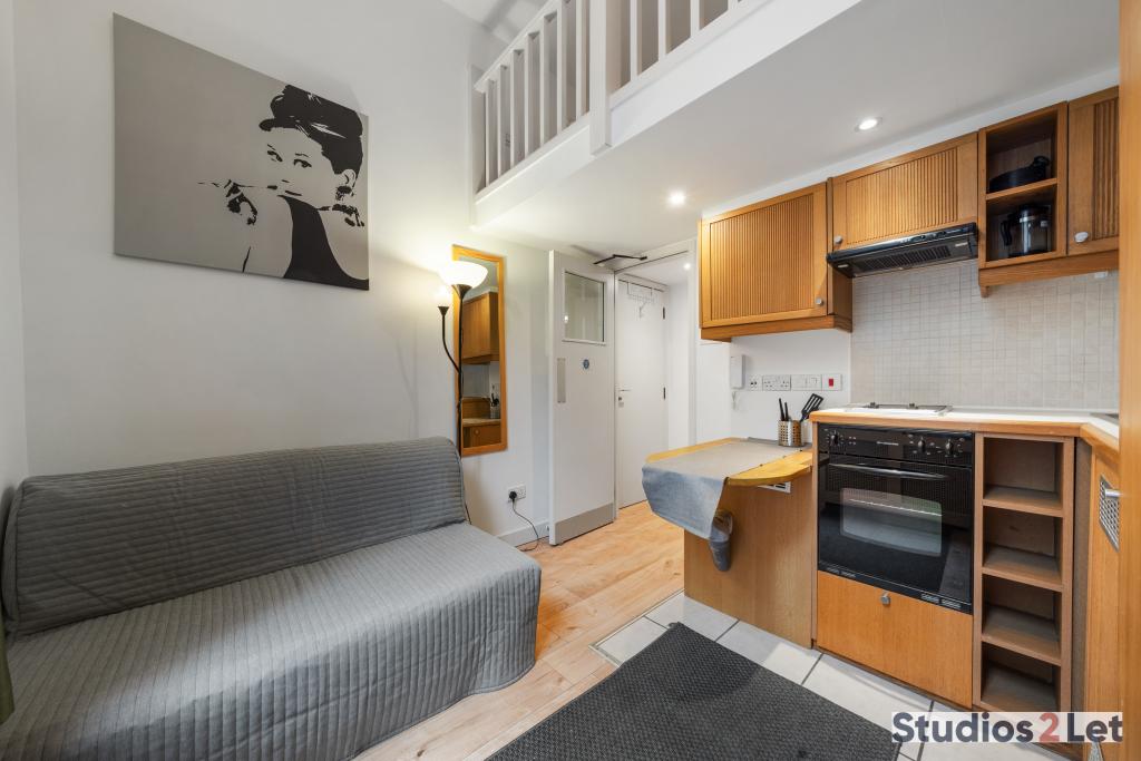 Flat Fairholme Road in Greater London