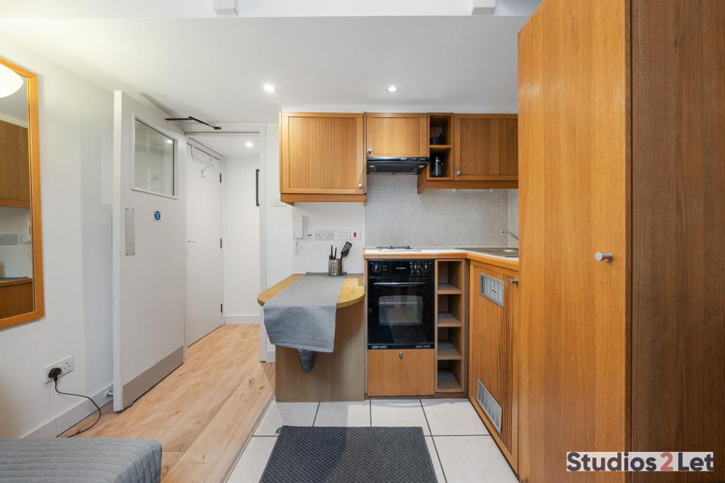 Flat Fairholme Road in Greater London