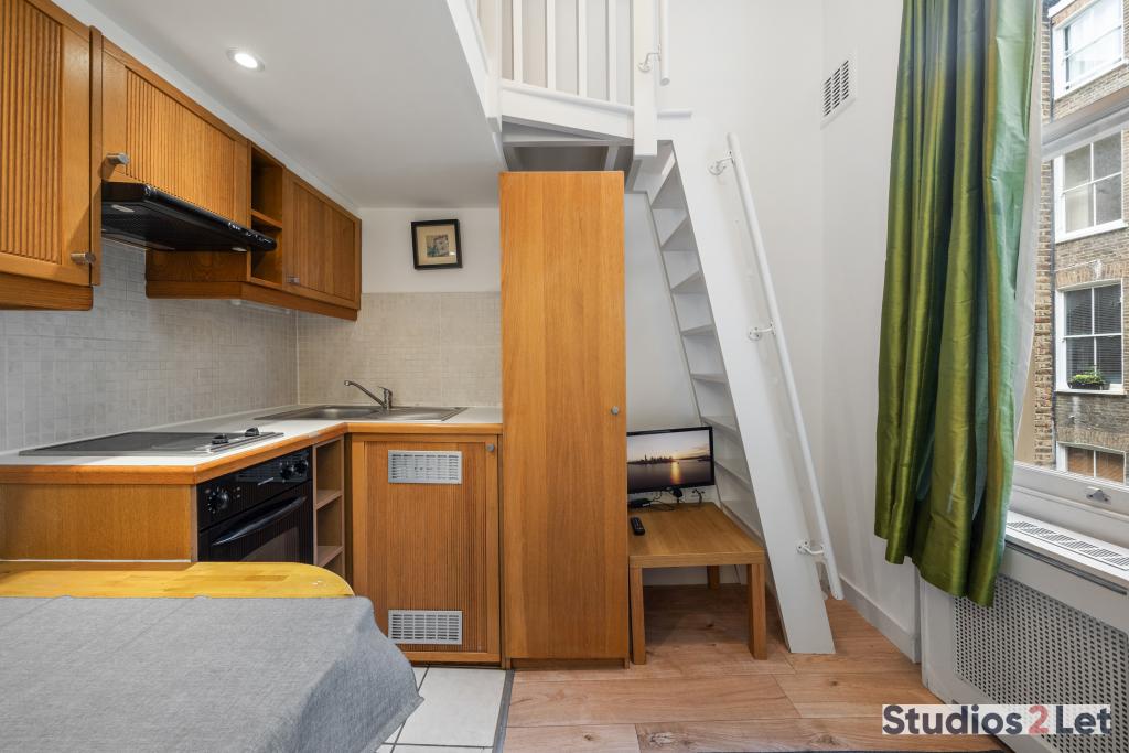 Flat Fairholme Road in Greater London