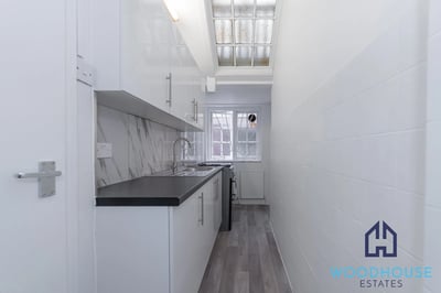 Flat Bracknell Gardens in Greater London