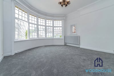 Flat Bracknell Gardens in Greater London