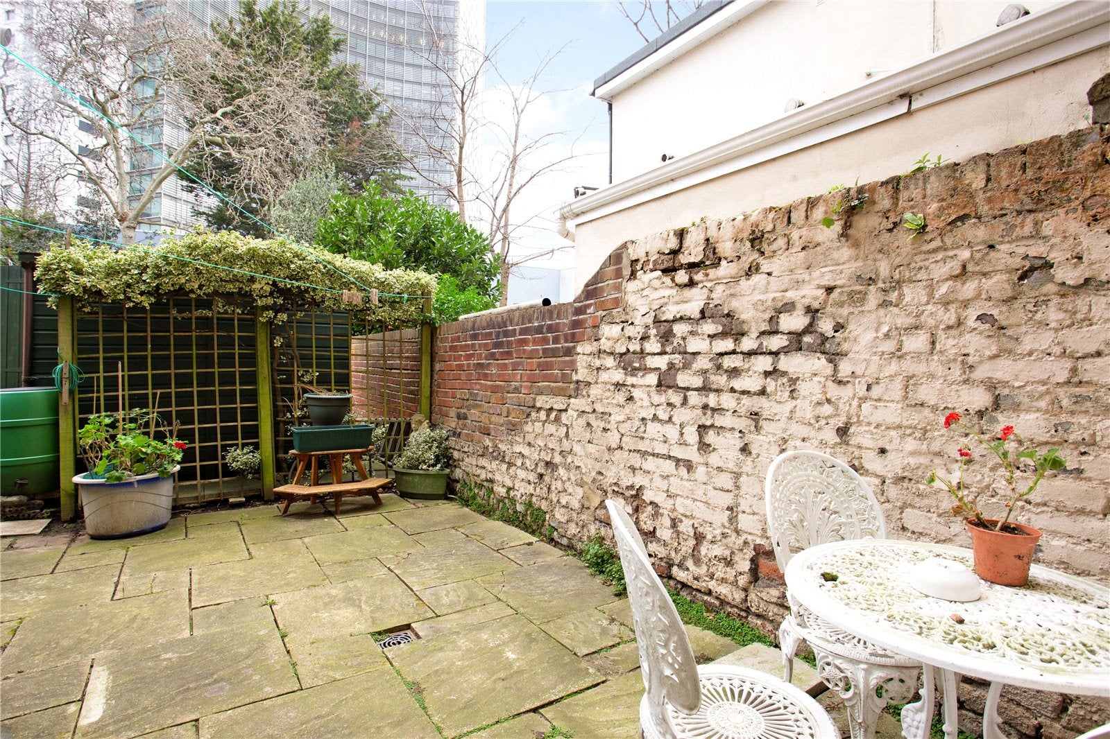 Flat Lillie Road in Greater London
