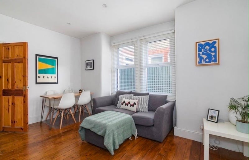 Flat Gambole Road in Greater London