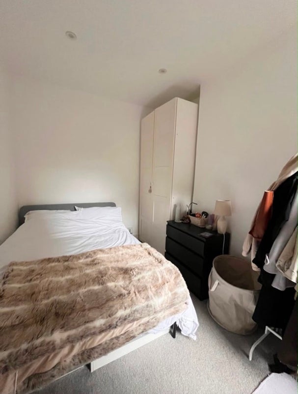 Flat Gambole Road in Greater London