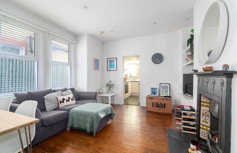 Flat Gambole Road in Greater London
