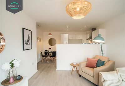 Flat Hurst Park Court in Huyton