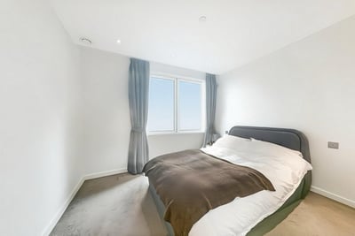 Flat Leman Street in Greater London