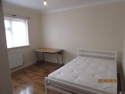 Room Eastern Avenue in Greater London