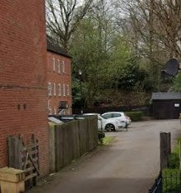 Flat Nether Hall Avenue in Walsall