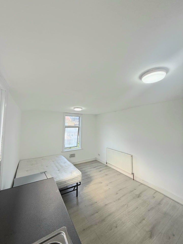 Room Ruskin Avenue in Greater London