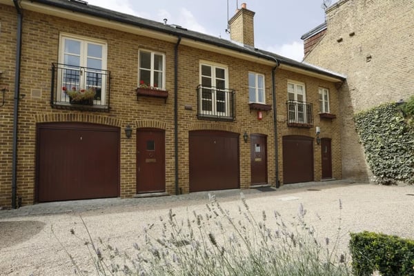 House Old York Road in Greater London