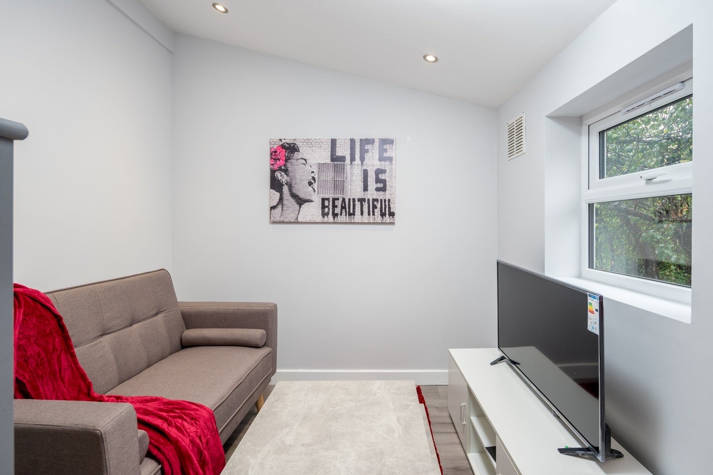 Flat Caedmon Road in Greater London