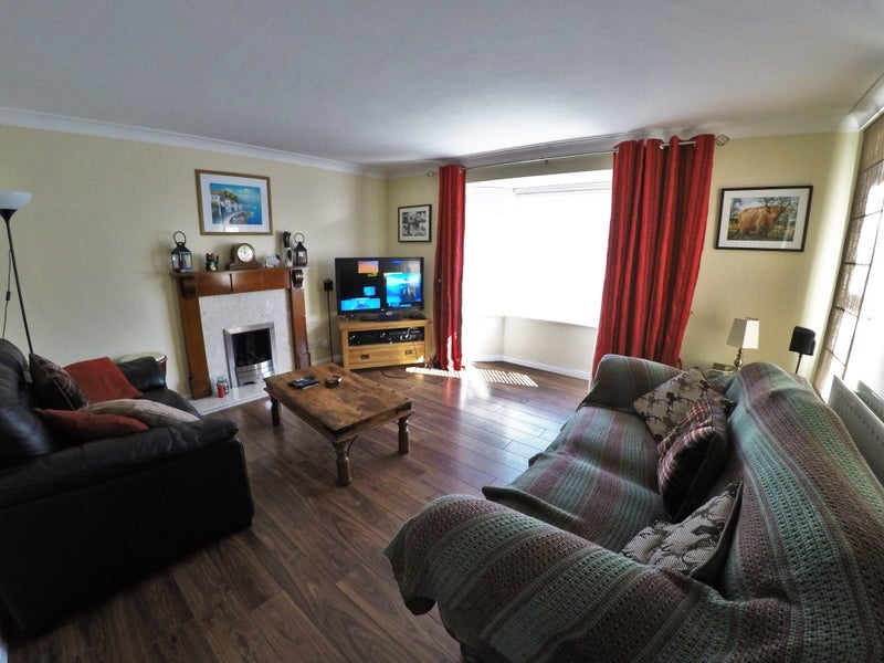 Room Matthews Drive in Newtongrange