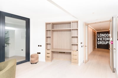 Flat Nine Elms Lane in Greater London