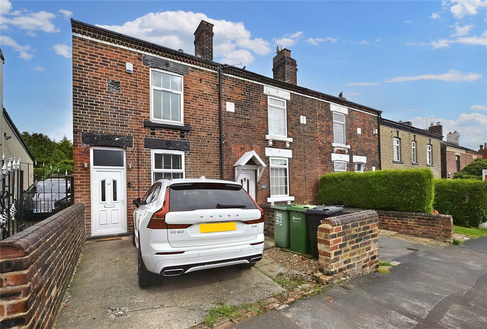 House Churchfield Lane in Leeds