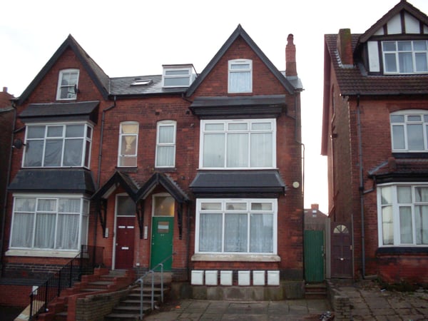 Flat Rotton Park Road in Birmingham