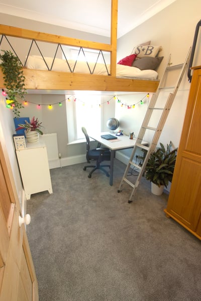 Room Alexandra Road in Plymouth