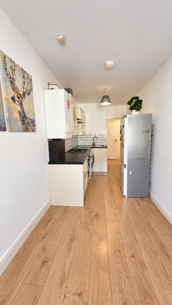 Flat Green Lane in Greater London