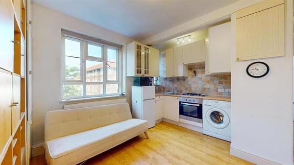 Flat Australia Road in Greater London
