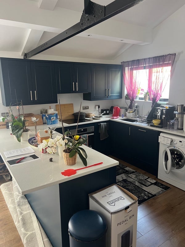 Flat Haslemere Avenue in Greater London