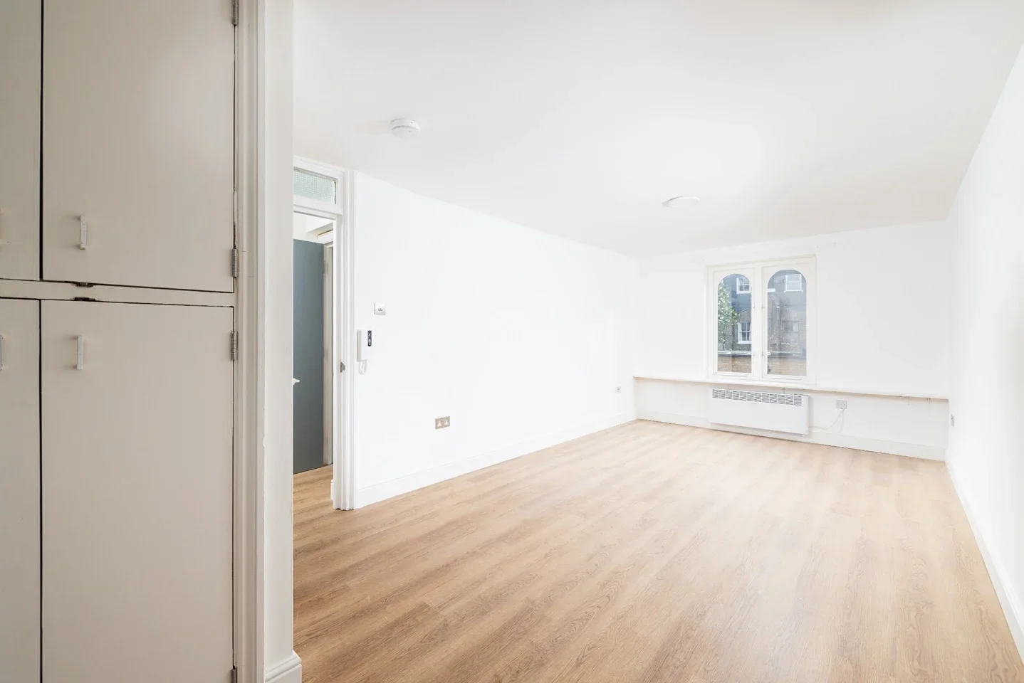 Flat Stockwell Lane in Greater London