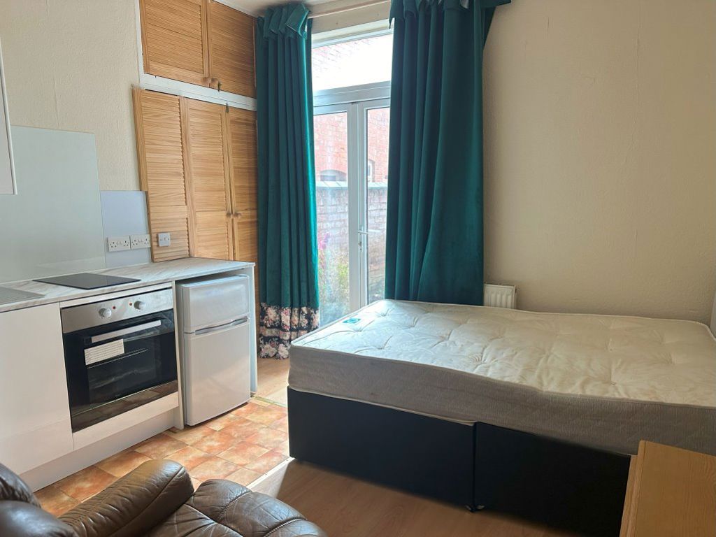 Flat Meriden Street in Coventry
