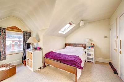Flat East Hill in Greater London