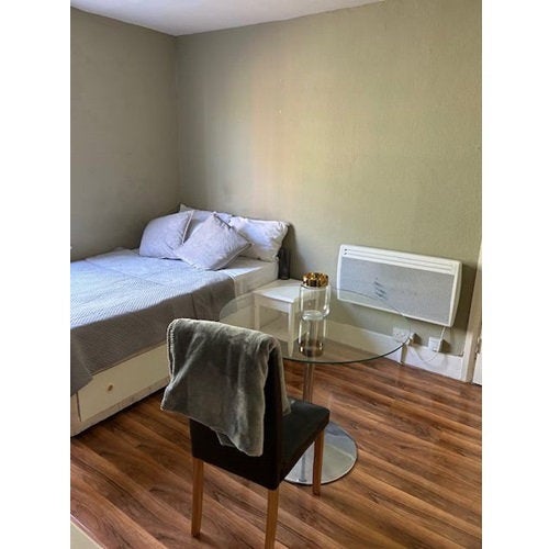 Room Claverton Street in City of Westminster