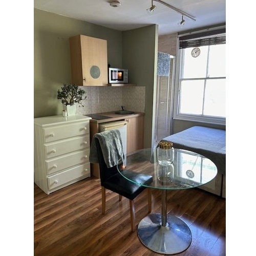 Room Claverton Street in City of Westminster