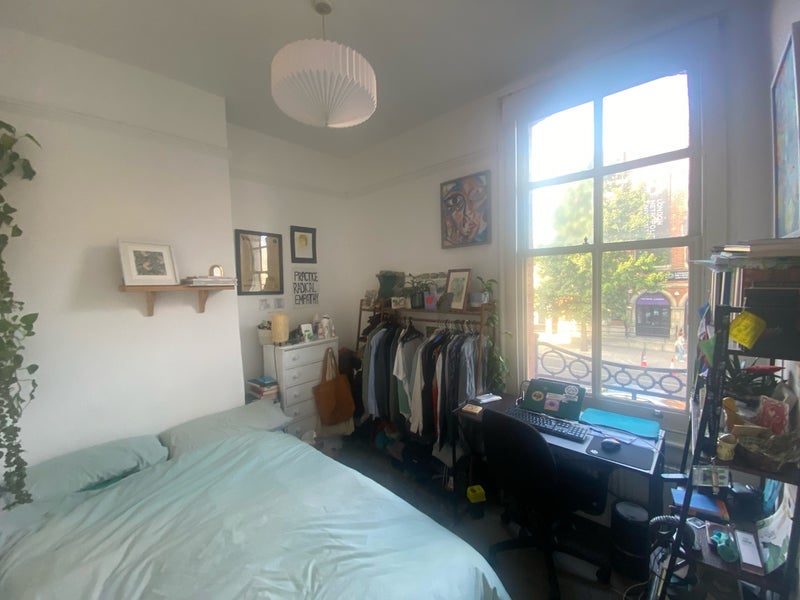 Room Wells Yard in Greater London