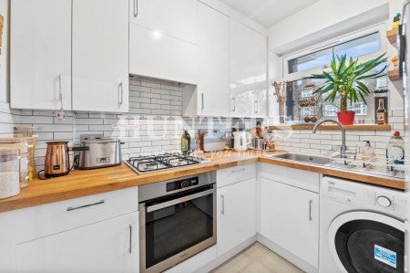 Flat Lordship Terrace in Greater London