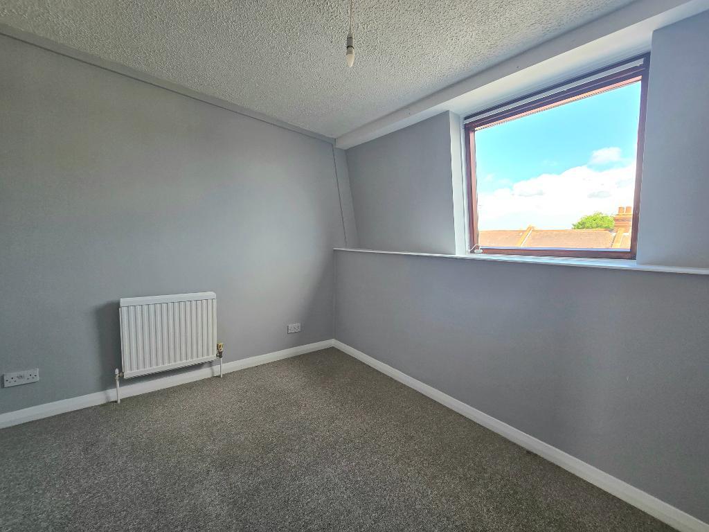Flat Southchurch Road in Southend-on-Sea