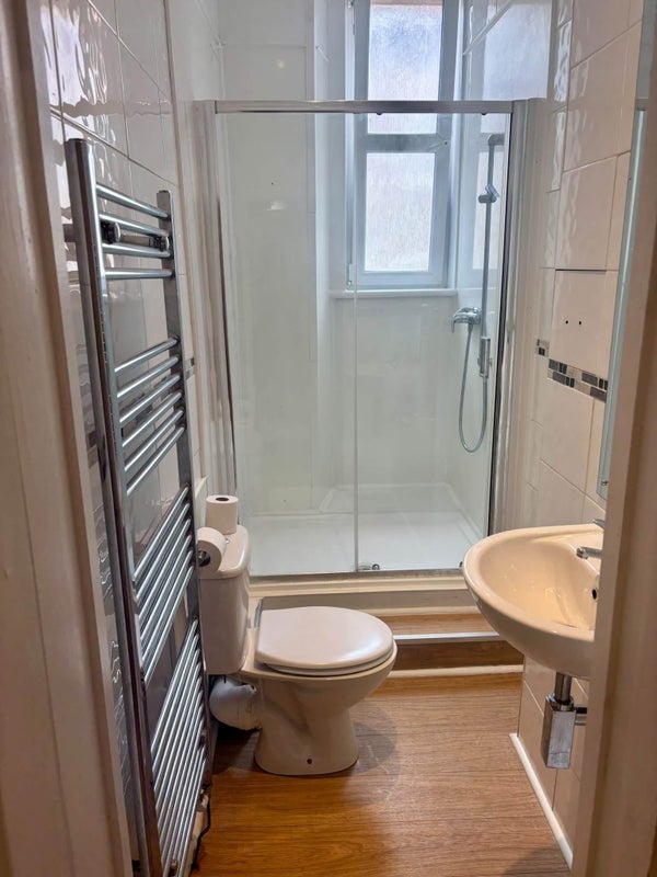 Room Barnton Avenue in City of Edinburgh