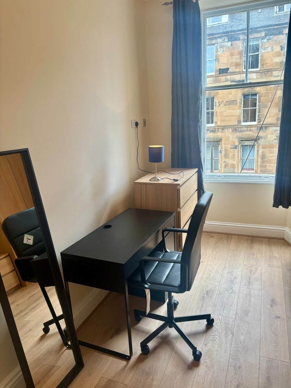 Room Barnton Avenue in City of Edinburgh