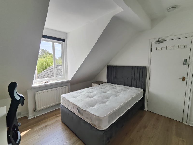 Room Gillott Road in Birmingham