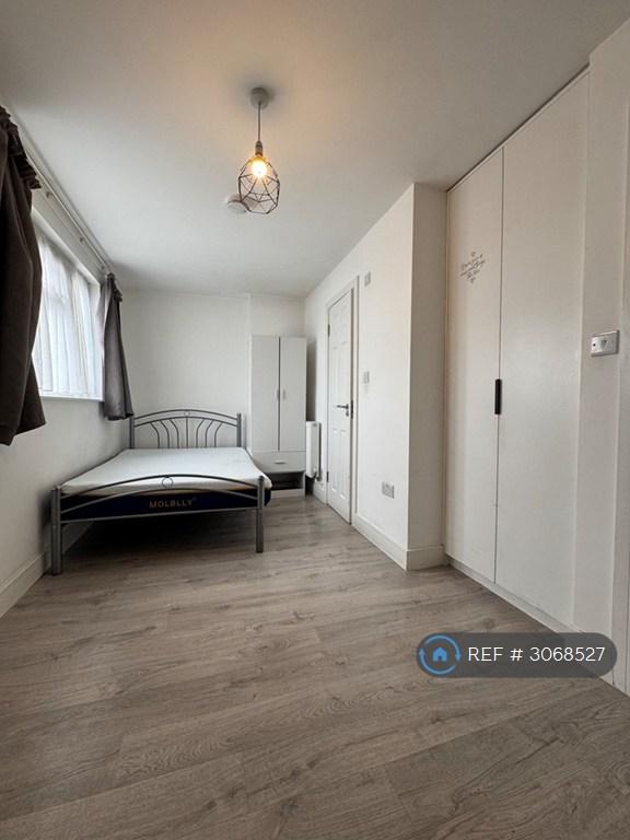 Flat Great Cambridge Road in Greater London