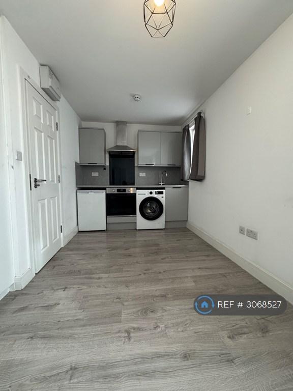 Flat Great Cambridge Road in Greater London