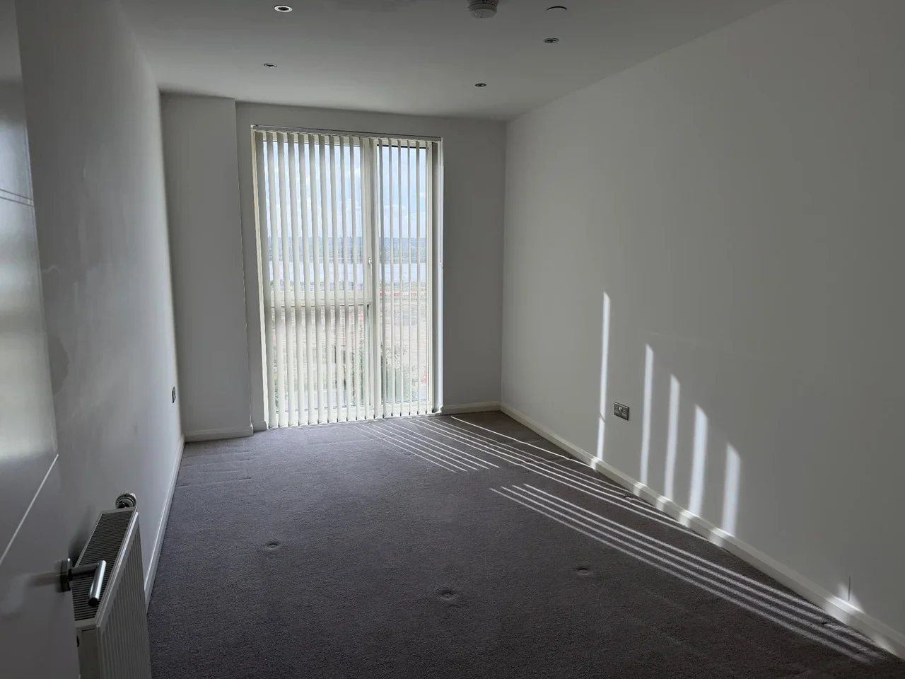 Flat Kings Hill in Greater London