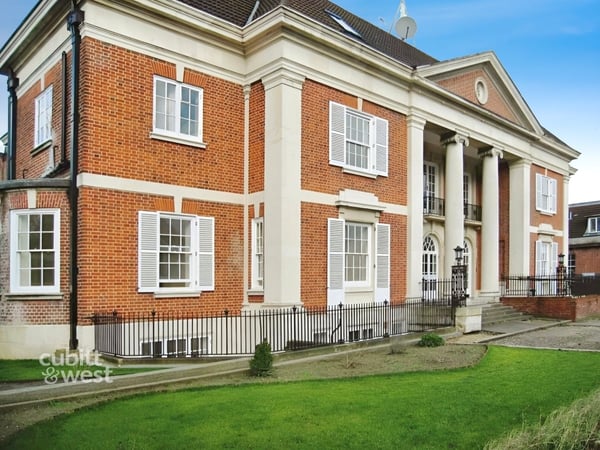 Flat New Street in Horsham