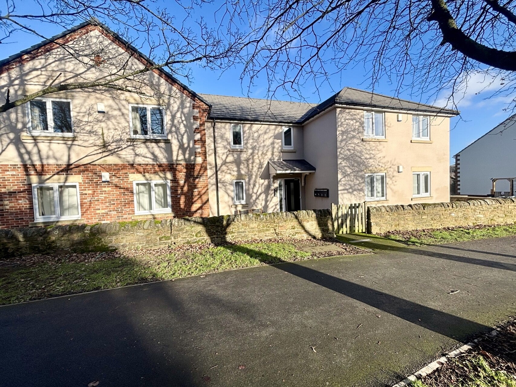 Flat Chesterfield Road in Dronfield