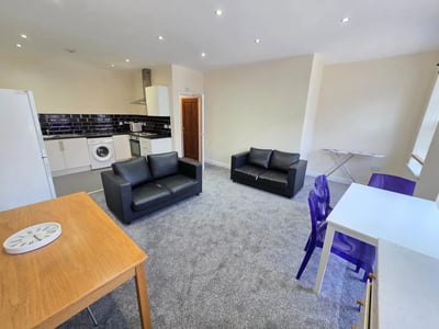 Flat Randall Well Street in Bradford