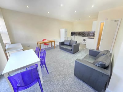 Flat Randall Well Street in Bradford