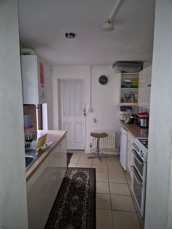 Room Cornwallis Road in Greater London