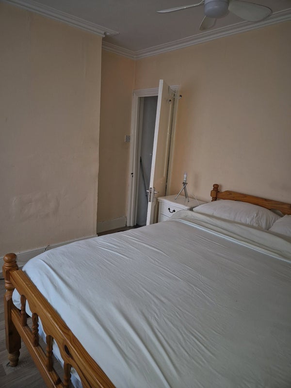 Room Cornwallis Road in Greater London