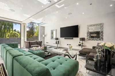 House Waggon Road in Greater London