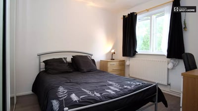Room Cambridge Heath Road in Greater London