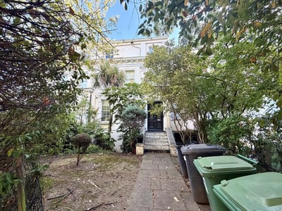 Flat Finchley Road in London