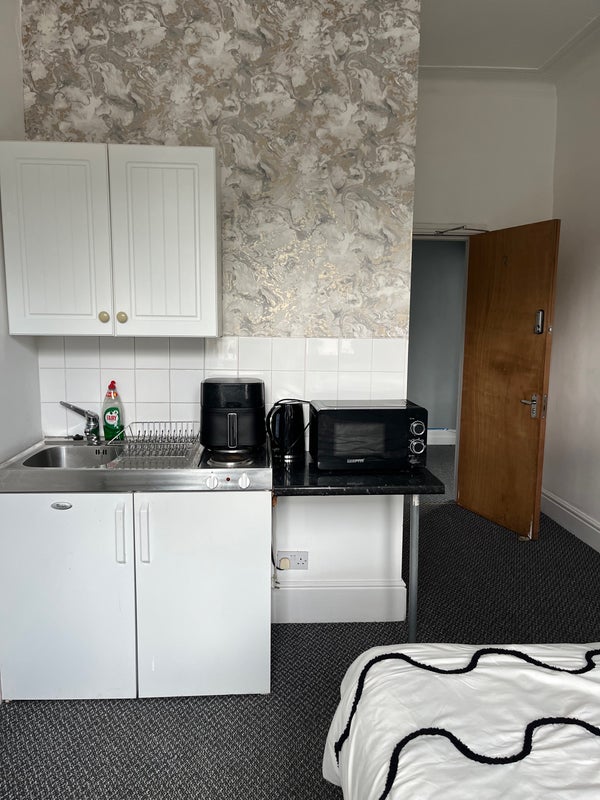 Room Smedley Lane in Manchester