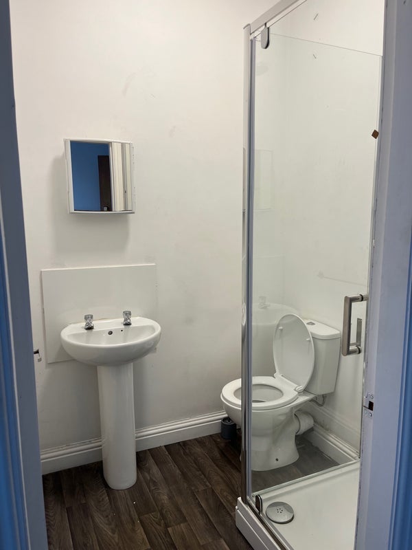 Room Smedley Lane in Manchester